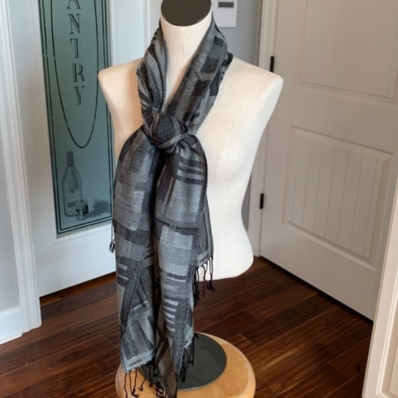 💐5/25 thick warm scarf wrap neutral gray black plaid soft nice quality - Picture 1 of 9
